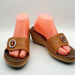 Clarks Artisan Slip In Sandals. SIZE 9.5M.‎ S861